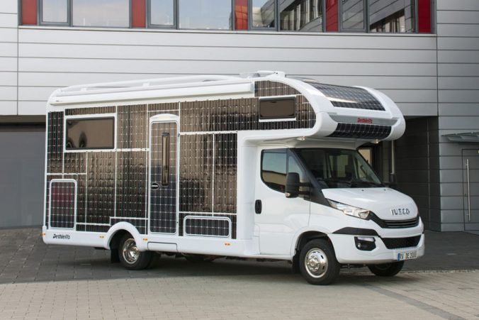 Llega la primera autocaravana con paneles solares