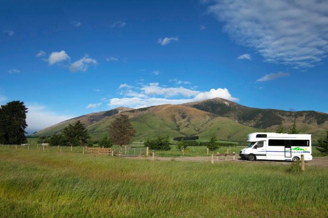 Autocaravana vs. Camper Guía Completa para Elegir el Vehículo de Viaje Perfecto